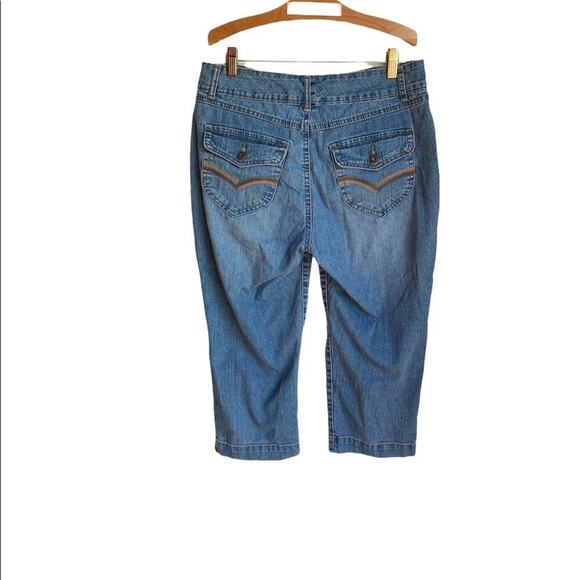BANDOLINO Women’s Medium Wash Jean Capris / Size: 8 - Picture 2 of 11